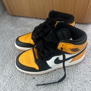 Air Jordan 1 Retro High “Yellow Toe” Size 3.5Y